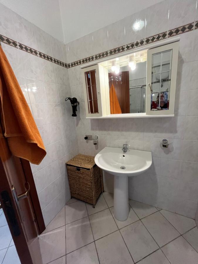 La Casa Sotto La Torre Villa Chia Luaran gambar